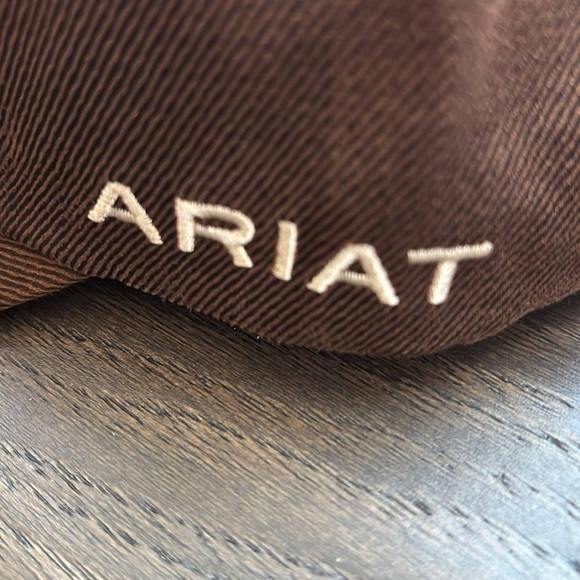 Ariat Snap back cap, embroidered American Flag & logo,camo print, 6 vent panel - Picture 3 of 11